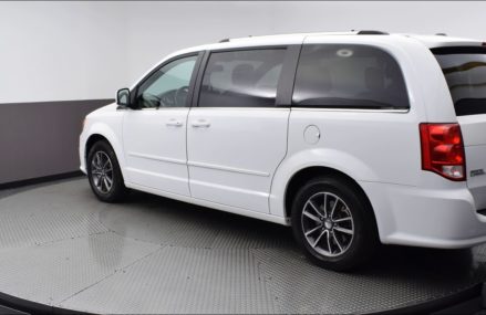 2017 White Knuckle Clearcoat Dodge Grand Caravan 4D Passenger Van #HR714588 Near Mc Cracken 67556 KS