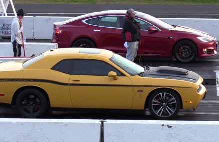 Tesla vs Dodge Challenger SRT – drag race at 79713 Ackerly TX