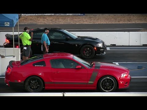 Hellcat vs Mustang Boss 302 2019