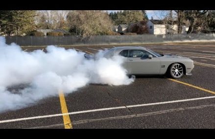 HUGE BURNOUT!!!  2017 Dodge Challenger 6.4 Hemi Scatpack in Loveland 45140 OH