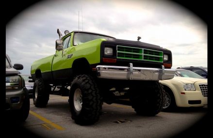 1986 Dodge Power Ram 4X4 Start Up & Rev ( Jacked Up ) Local 94806 San Pablo CA