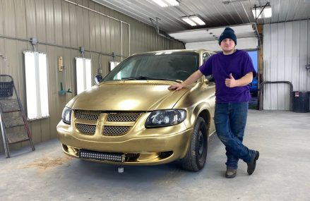 Dodge Caravan gets painted Gold! Local Mill City 97360 OR